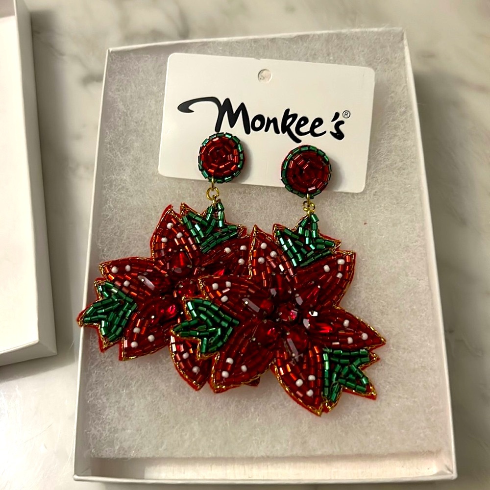 NWT, Poinsettia red and green beaded earrings